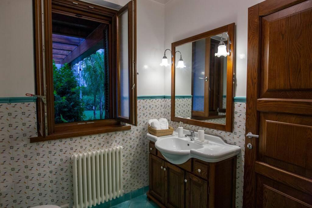 Spaziosa Villa Con Piscina E Giardino, Polignano A Mare Polignano a Mare Exterior foto