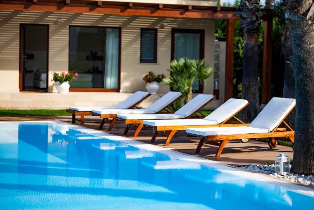 Spaziosa Villa Con Piscina E Giardino, Polignano A Mare Polignano a Mare Exterior foto